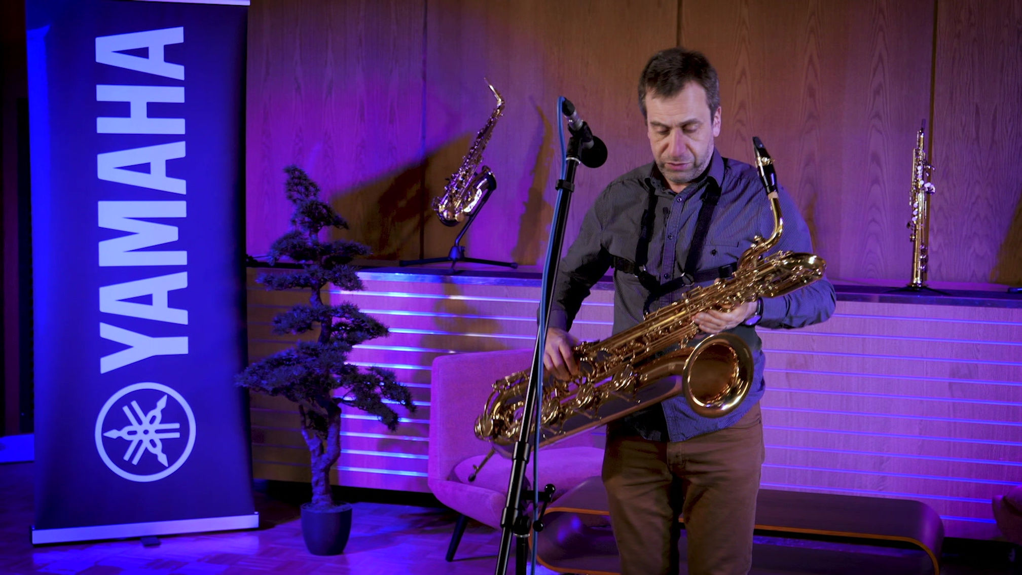 Yamaha Music Europe - N. Prost teste le nouveau saxophone baryton 480 de Yamaha